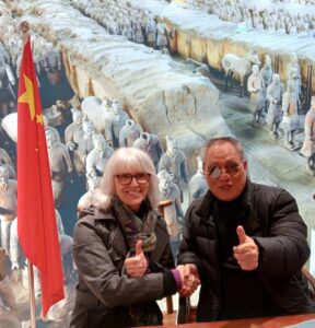 Tracey Gemmell with Yang Gaojian at The Terracotta Warriors exhib.